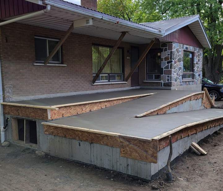 Des solutions personnalisées pour vos travaux de coffrage de béton intérieur et extérieur 